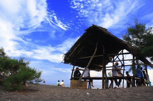 pantai kuwaru